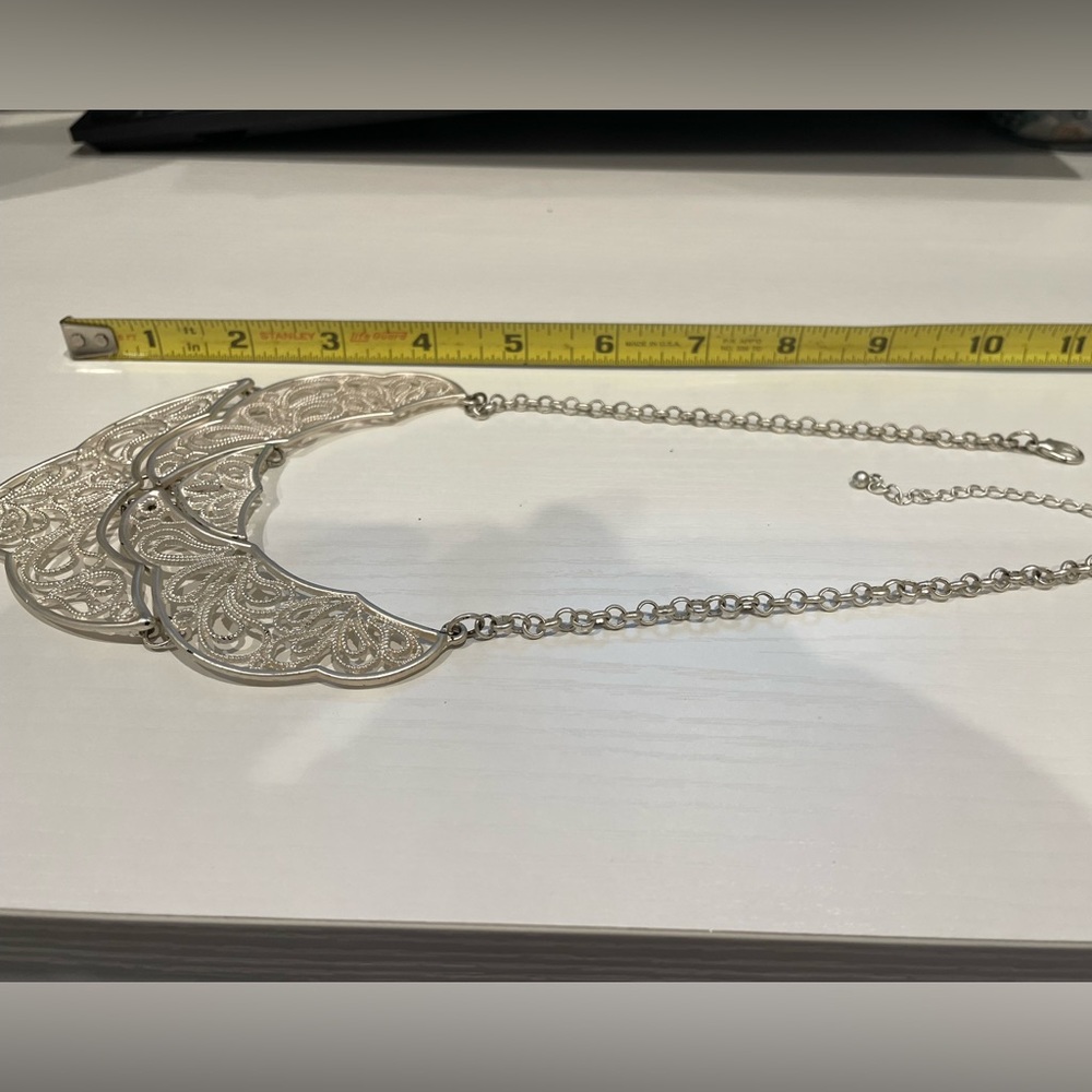 Vintage Silver Tone Choker Necklace Swirl Scrollwork Large Pendant Stunning - Picture 6 of 6